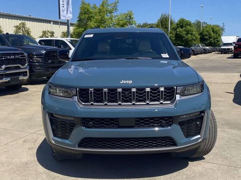 New 2026 Jeep Grand Cherokee L Limited RWD image 2