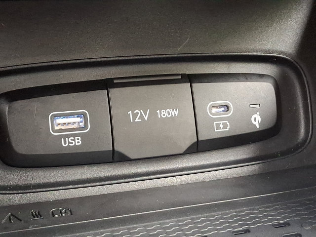 Used 2024 Hyundai Venue Limited FWD image 26