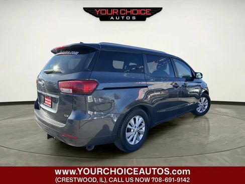 Used 2017 Kia Sedona LX w/ LX Essentials Premium Package FWD image 5