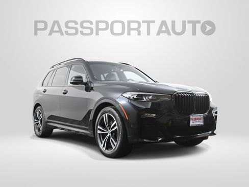Used 2022 BMW X7 xDrive40i w/ M Sport Package image 3