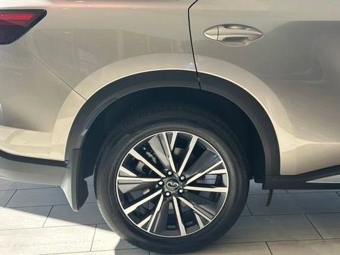 New 2026 INFINITI QX60 Luxe w/ Family Package image 9