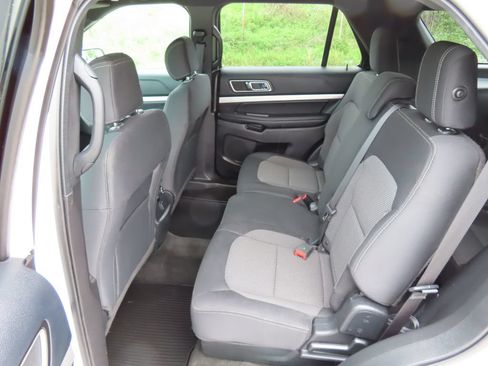 Used 2016 Ford Explorer XLT w/ Equipment Group 201A AWD/4WD image 25
