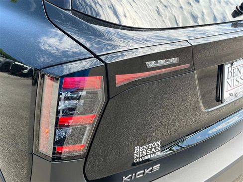 New 2025 Nissan Kicks SR image 11