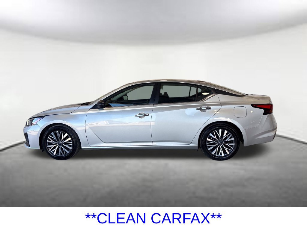 Used 2025 Nissan Altima 2.5 SV FWD image 2
