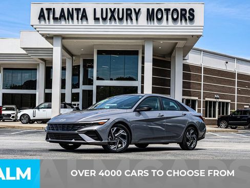 Used 2025 Hyundai Elantra Sport image 3