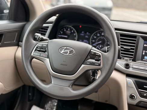 Used 2017 Hyundai Elantra SE image 34