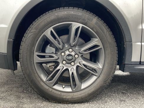 Used 2019 Land Rover Range Rover Evoque SE Premium image 23