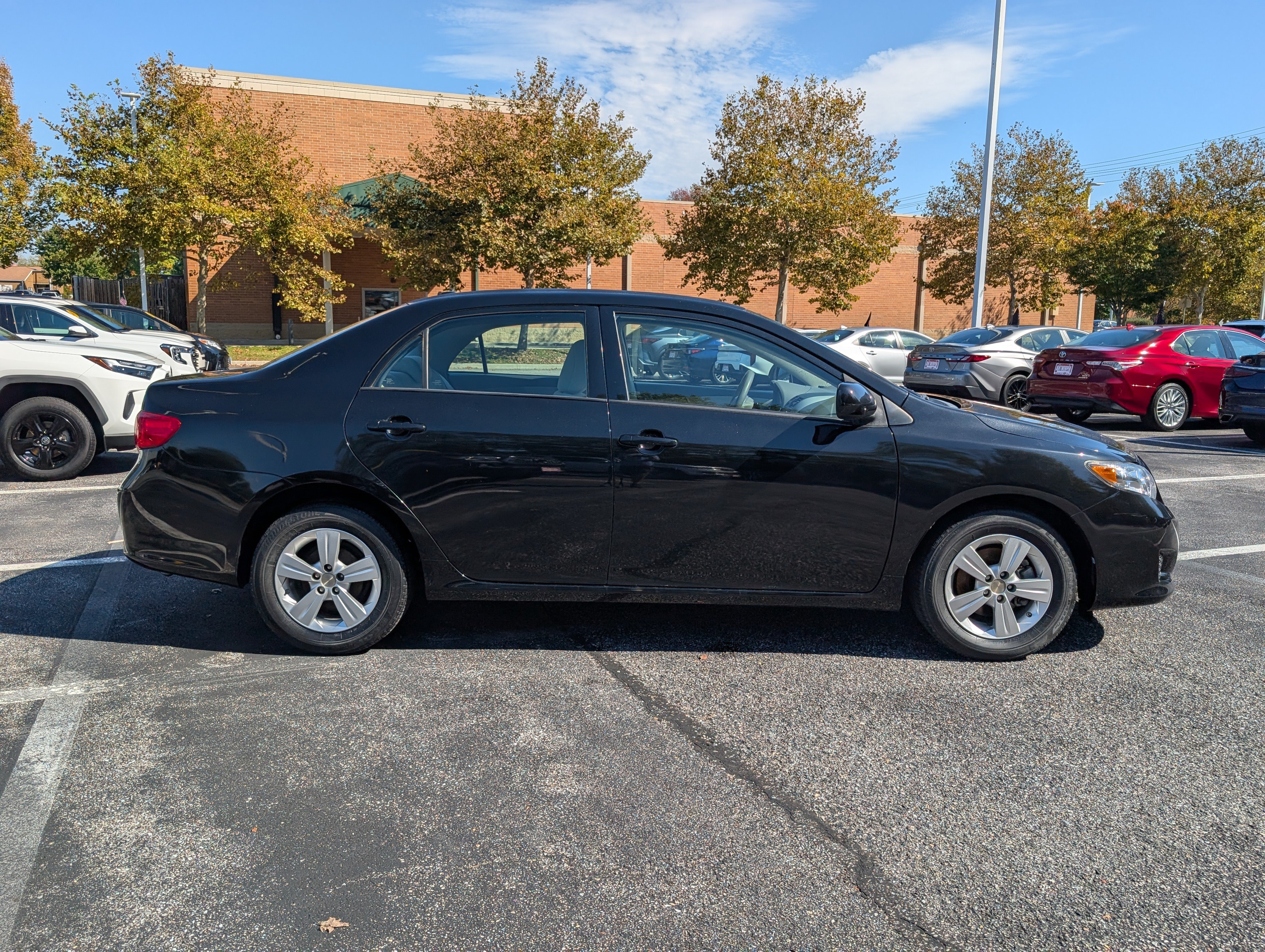 Used 2010 Toyota Corolla LE FWD image 2