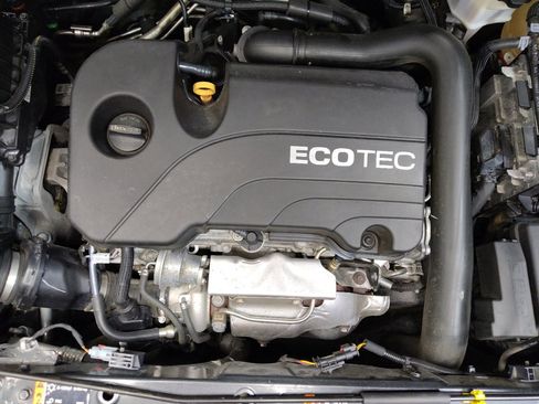 Used 2021 Chevrolet Equinox LS image 30