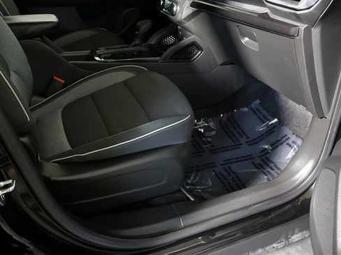 Used 2023 Chevrolet TrailBlazer LT FWD image 32
