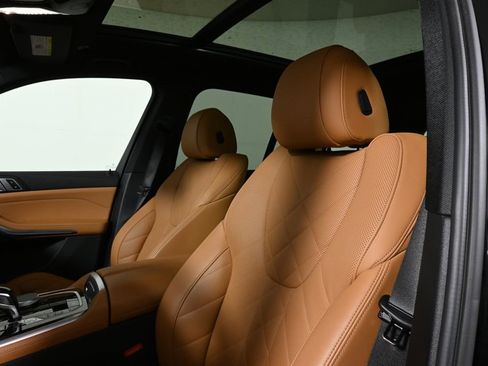 Used 2023 BMW X5 xDrive40i w/ M Sport Package image 4