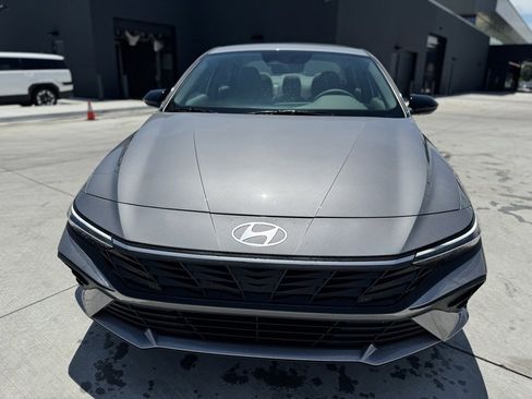 New 2025 Hyundai Elantra SEL image 2