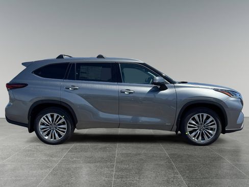 New 2026 Toyota Highlander Platinum AWD/4WD image 7