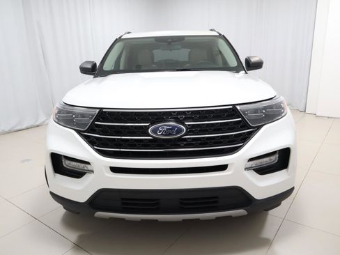 Used 2020 Ford Explorer XLT w/ Equipment Group 202A image 8