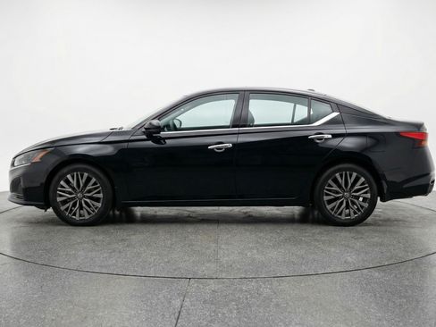 Used 2025 Nissan Altima 2.5 SV image 5