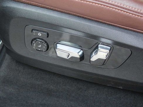 Used 2025 BMW X7 M60i AWD/4WD image 21