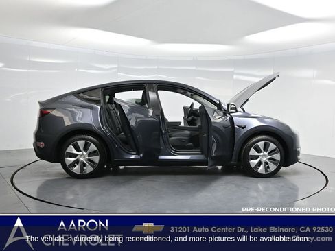 Used 2023 Tesla Model Y 2WD image 3