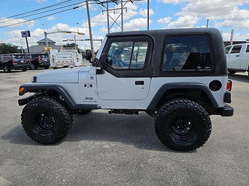 Used 2005 Jeep Wrangler X w/ Tire & Wheel Group (Ecco) AWD/4WD image 3