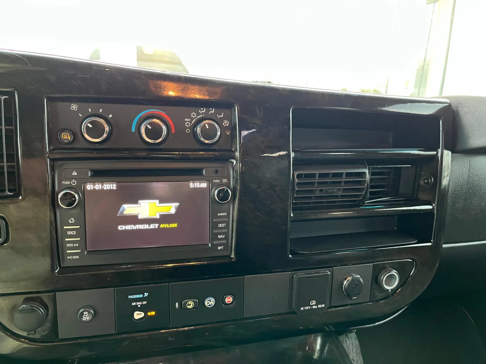 Used 2018 Chevrolet Express 2500 Extended w/ Enhanced Convenience Package RWD image 20