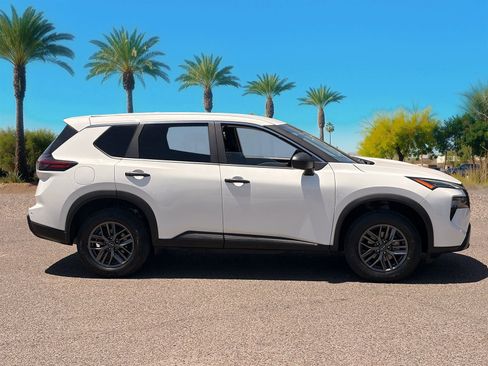 Used 2024 Nissan Rogue S FWD image 6