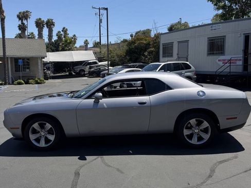 Used 2016 Dodge Challenger SXT RWD image 8
