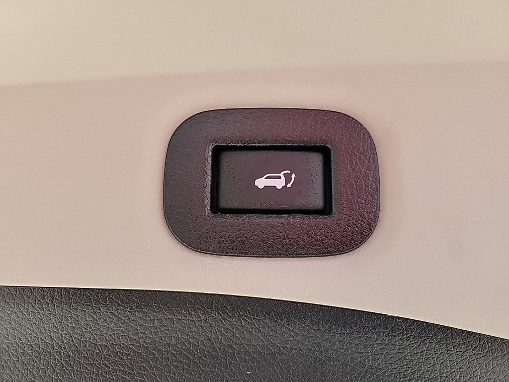 Used 2019 Nissan Rogue SV w/ Sun & Sound Touring Package AWD/4WD image 19
