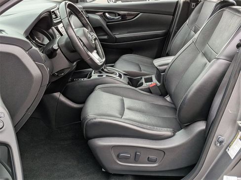 Used 2019 Nissan Rogue Sport SL image 11