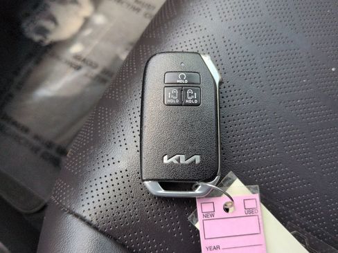 Certified 2023 Kia Carnival LX FWD image 34