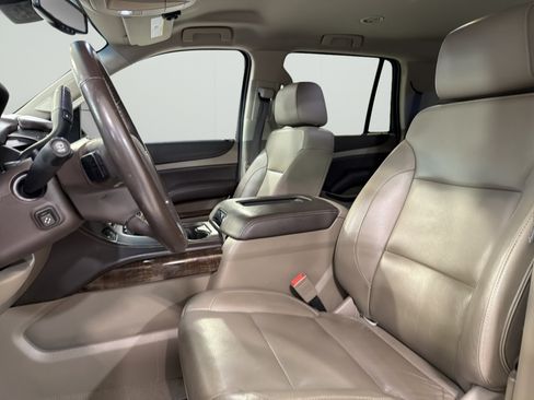 Used 2019 Chevrolet Tahoe LT w/ Luxury Package RWD image 9