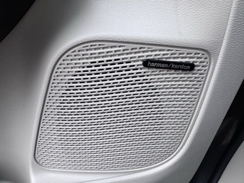 Used 2022 Chrysler Pacifica Limited image 40