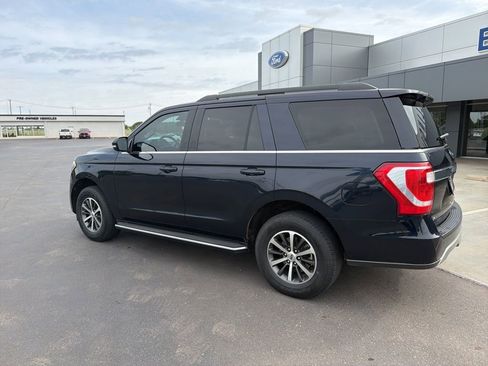 Used 2021 Ford Expedition XLT RWD image 3