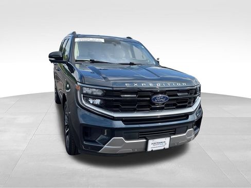 Used 2025 Ford Expedition Platinum w/ Driver's Package AWD/4WD image 8