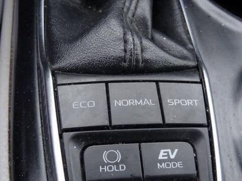 Used 2018 Toyota Camry LE image 14