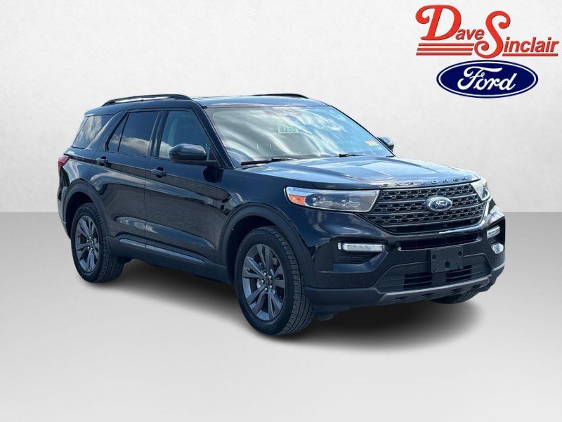 Used 2022 Ford Explorer XLT w/ Equipment Group 202A AWD/4WD image 4