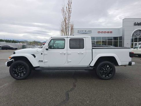 Used 2023 Jeep Gladiator Overland image 2