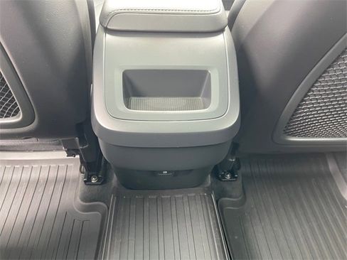 Used 2024 Volvo XC60 B5 Core image 23