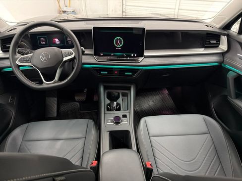 Used 2025 Volkswagen Tiguan SE FWD image 25