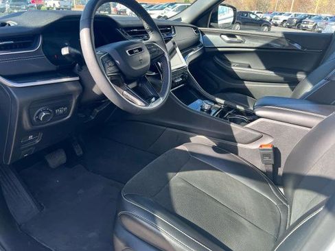 Used 2023 Jeep Grand Cherokee L Laredo AWD/4WD image 8