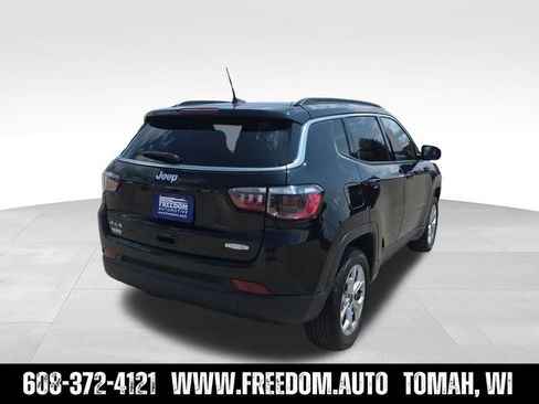Used 2025 Jeep Compass Latitude w/ Sun & Sound Group AWD/4WD image 7