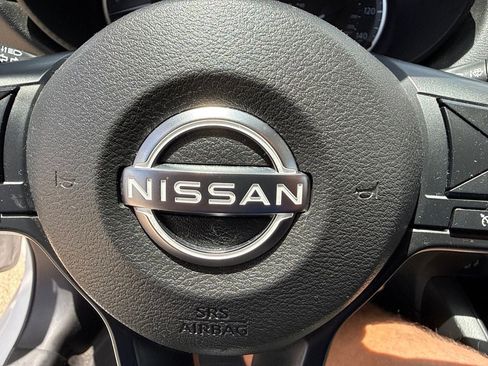 Used 2023 Nissan Versa S FWD image 27