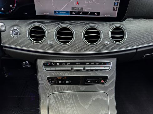 Used 2021 Mercedes-Benz E 350 4MATIC Sedan image 32