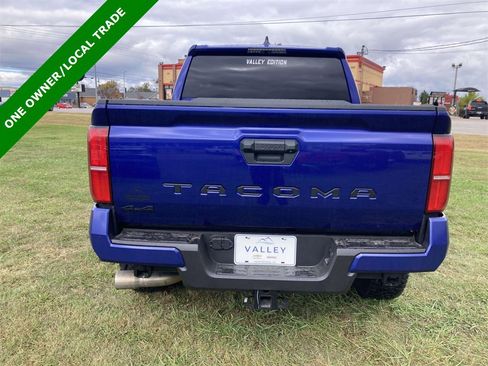 Used 2025 Toyota Tacoma TRD Sport image 5