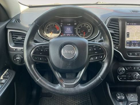 Used 2019 Jeep Cherokee Trailhawk AWD/4WD image 12