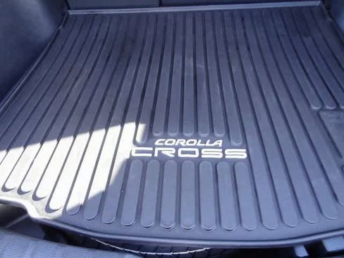 Used 2025 Toyota Corolla Cross XLE image 19