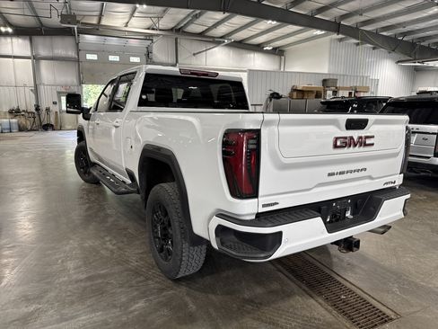 Used 2024 GMC Sierra 2500 AT4 AWD/4WD image 5