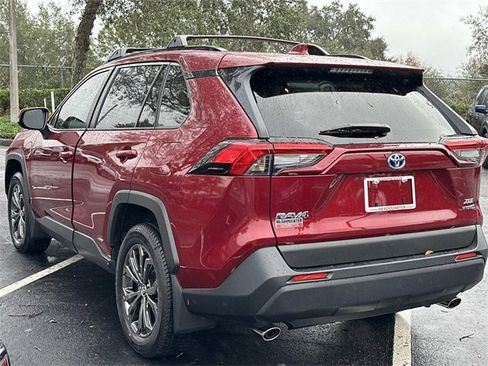 Used 2022 Toyota RAV4 XLE Premium image 5