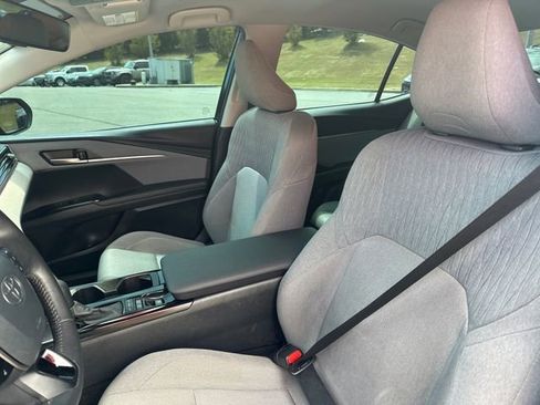 Used 2025 Toyota Camry LE w/ Convenience Package image 10