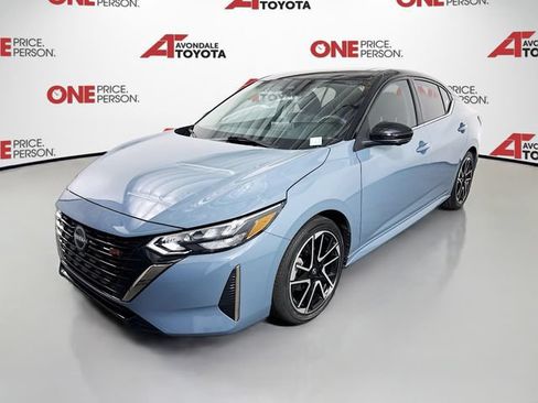 Used 2025 Nissan Sentra SR w/ SR Premium Package FWD image 3