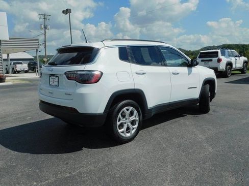 Used 2024 Jeep Compass Latitude AWD/4WD image 9