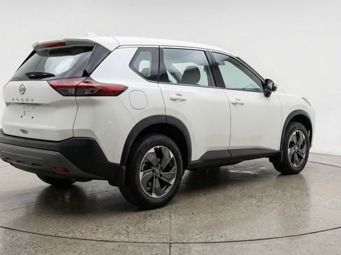 Used 2025 Nissan Rogue SV image 9